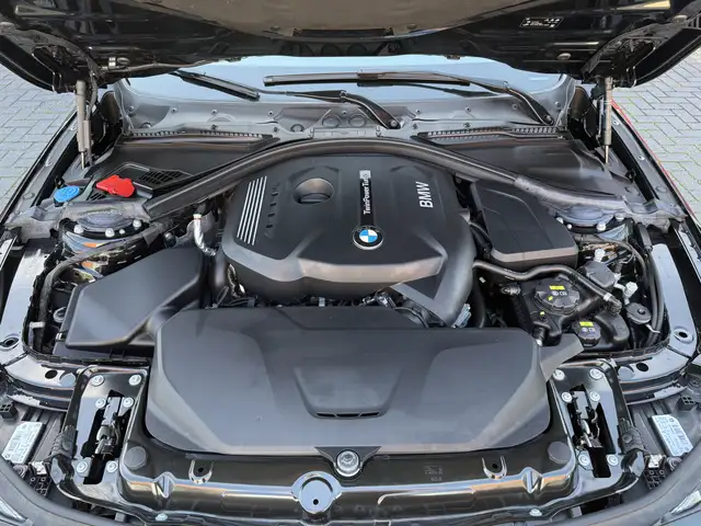 BMW 3 Series view 30
