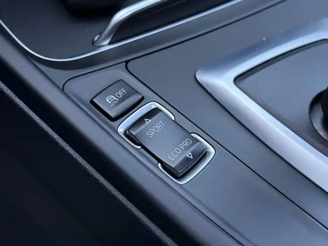 BMW 3 Series view 25