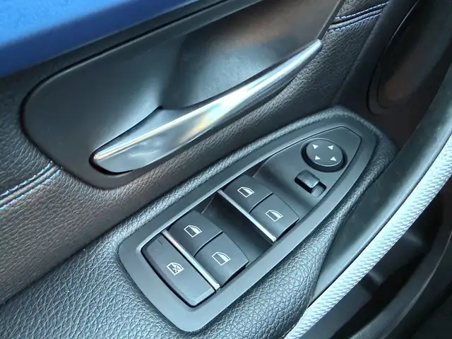 BMW 3 Series view 8
