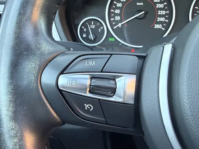 BMW 3 Series view 11