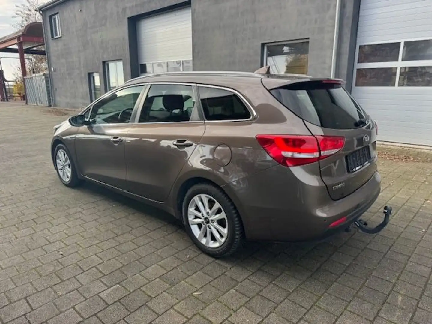 Kia Ceed SW / cee'd SW 1.6 CRDi Spirit*Navi*2.Hand* Beige - 2