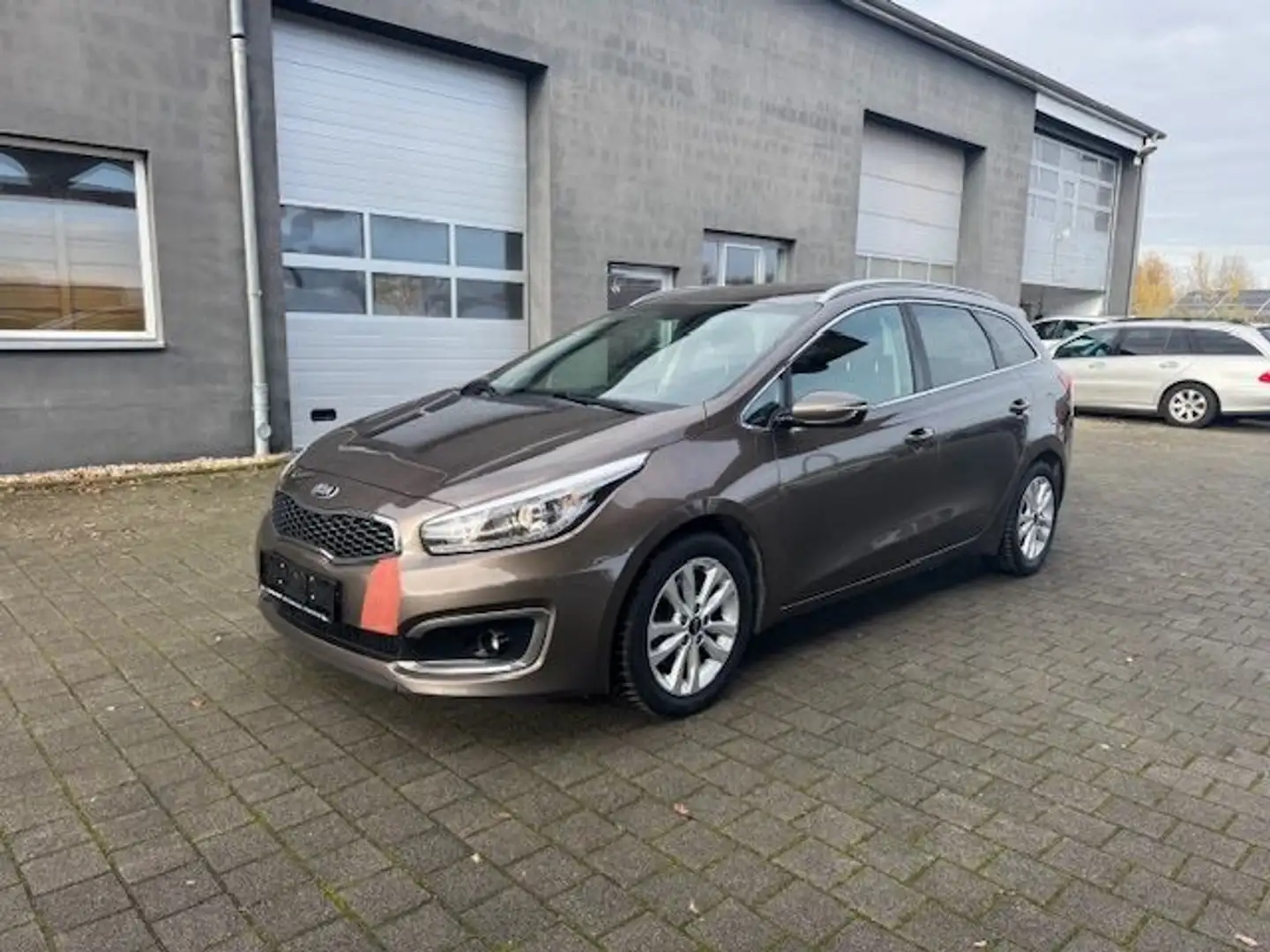 Kia Ceed SW / cee'd SW 1.6 CRDi Spirit*Navi*2.Hand* Beige - 1