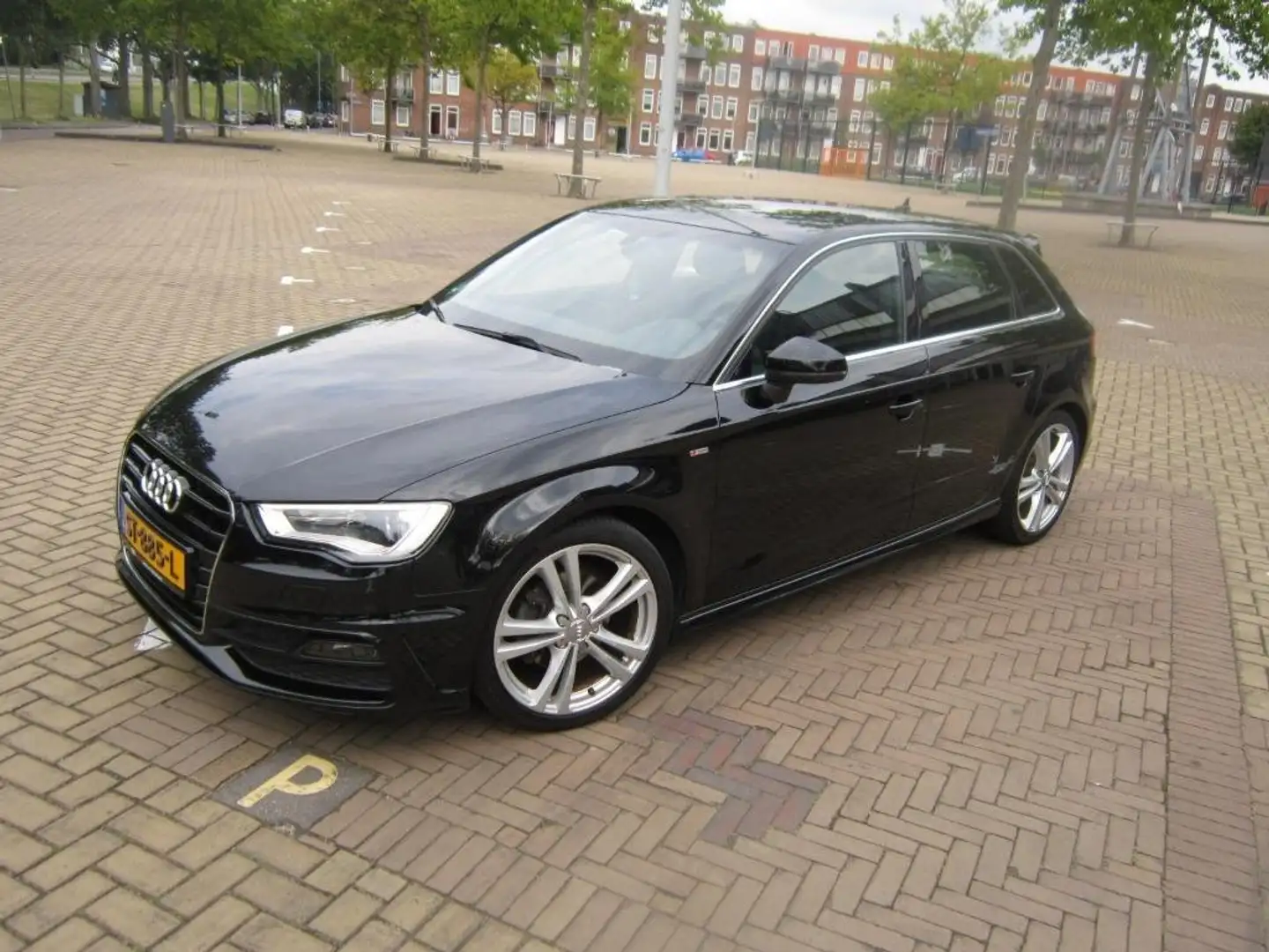 Audi A3 A3 1.4 TFSI Sportback S tronic S line Sportpaket Zwart - 1
