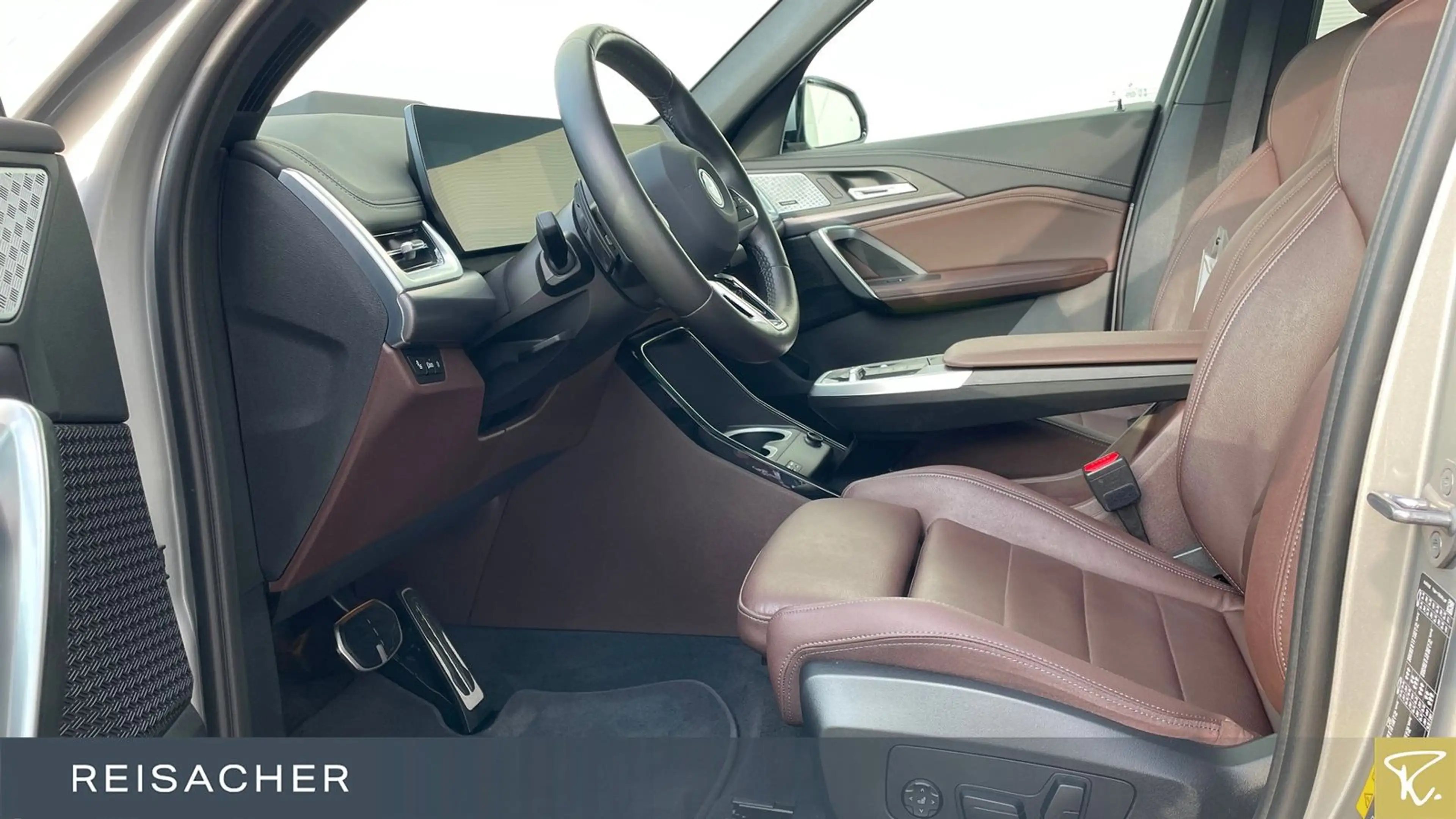 BMW iX1 IX1 A XDRIVE30 M-Sport,Pano,DAProf,HUD,PA+,20" — photo 4