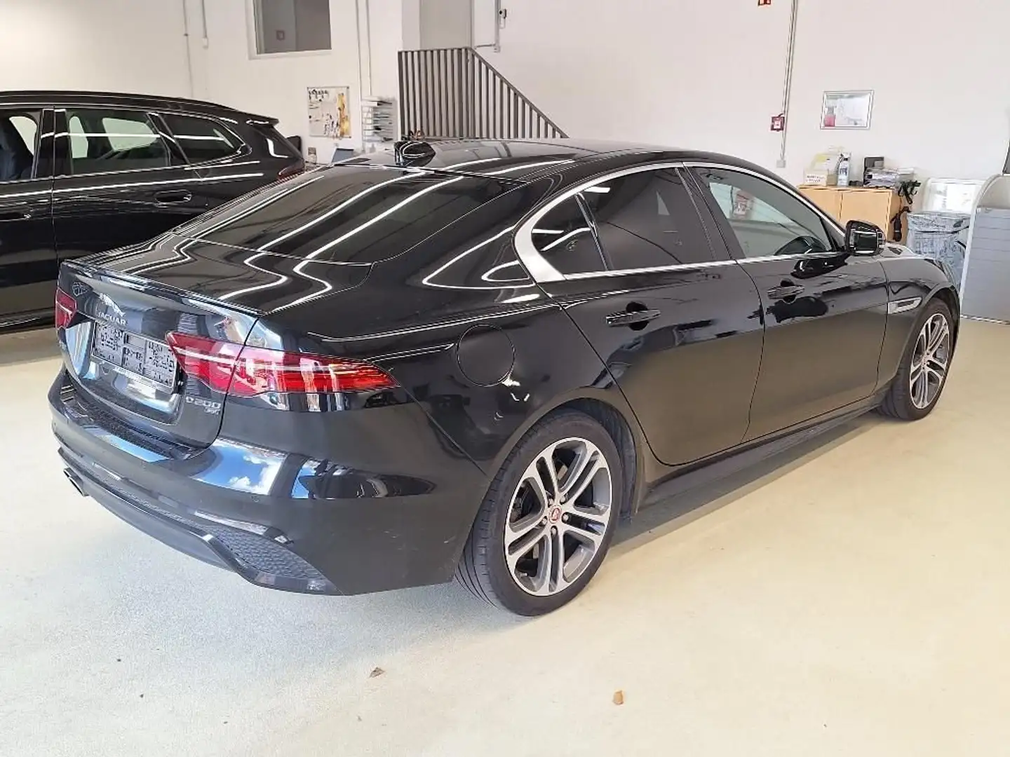 Jaguar XE 2.0D 150kW 204CV MHEV RWD Auto S - 2