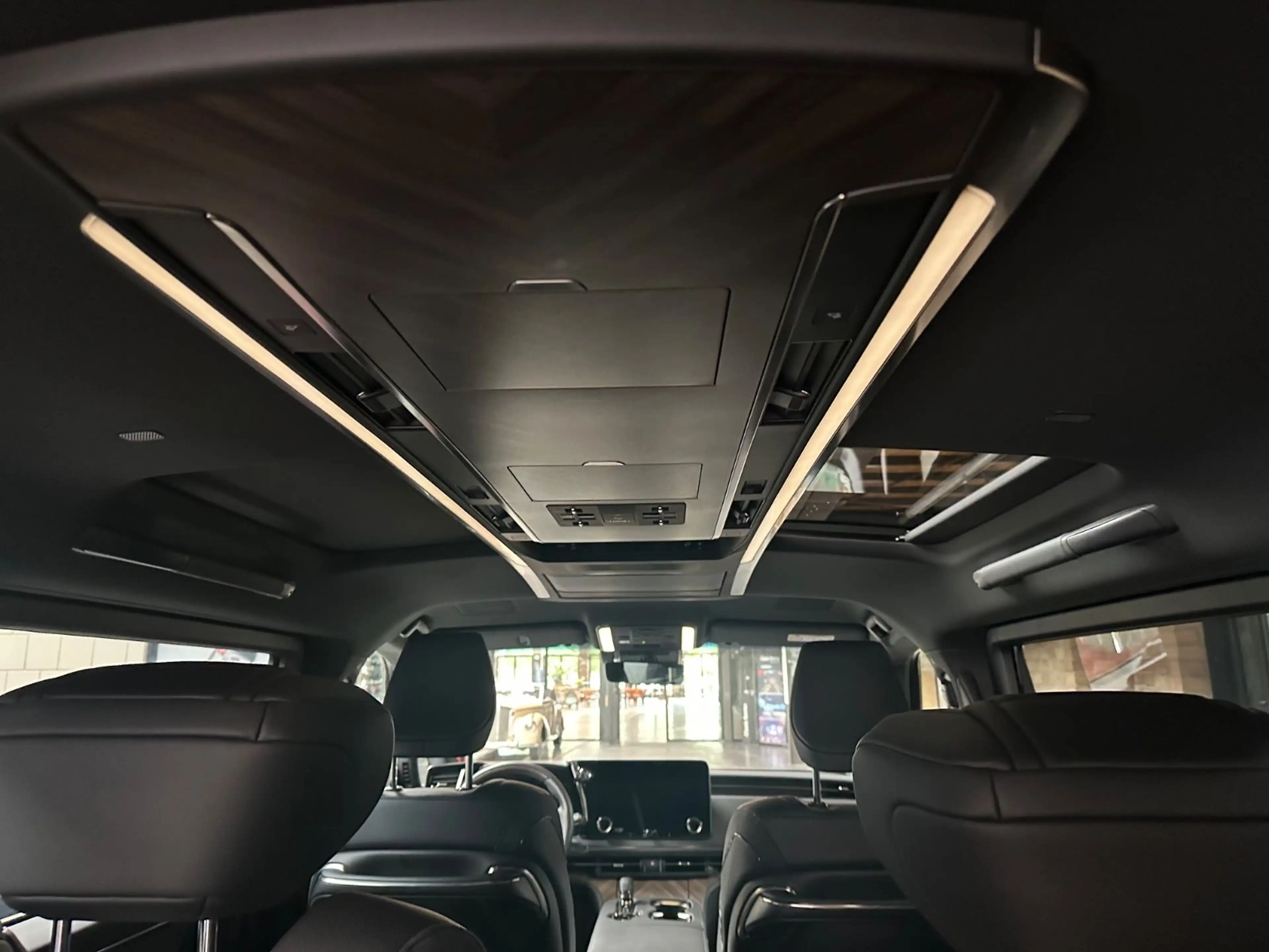 Lexus LM 350 h Executive — photo 12