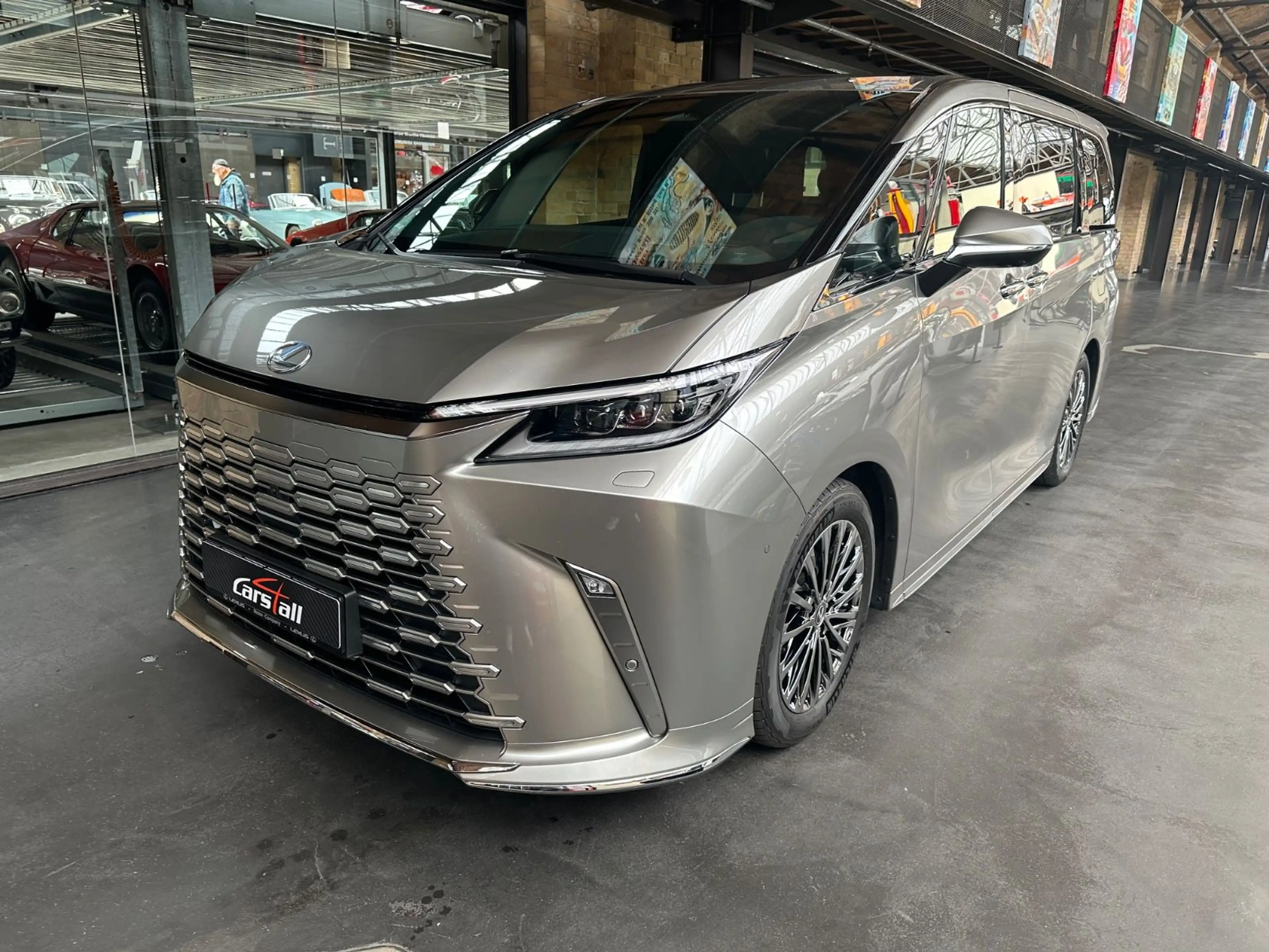 Lexus LM 350 h Executive — photo 3