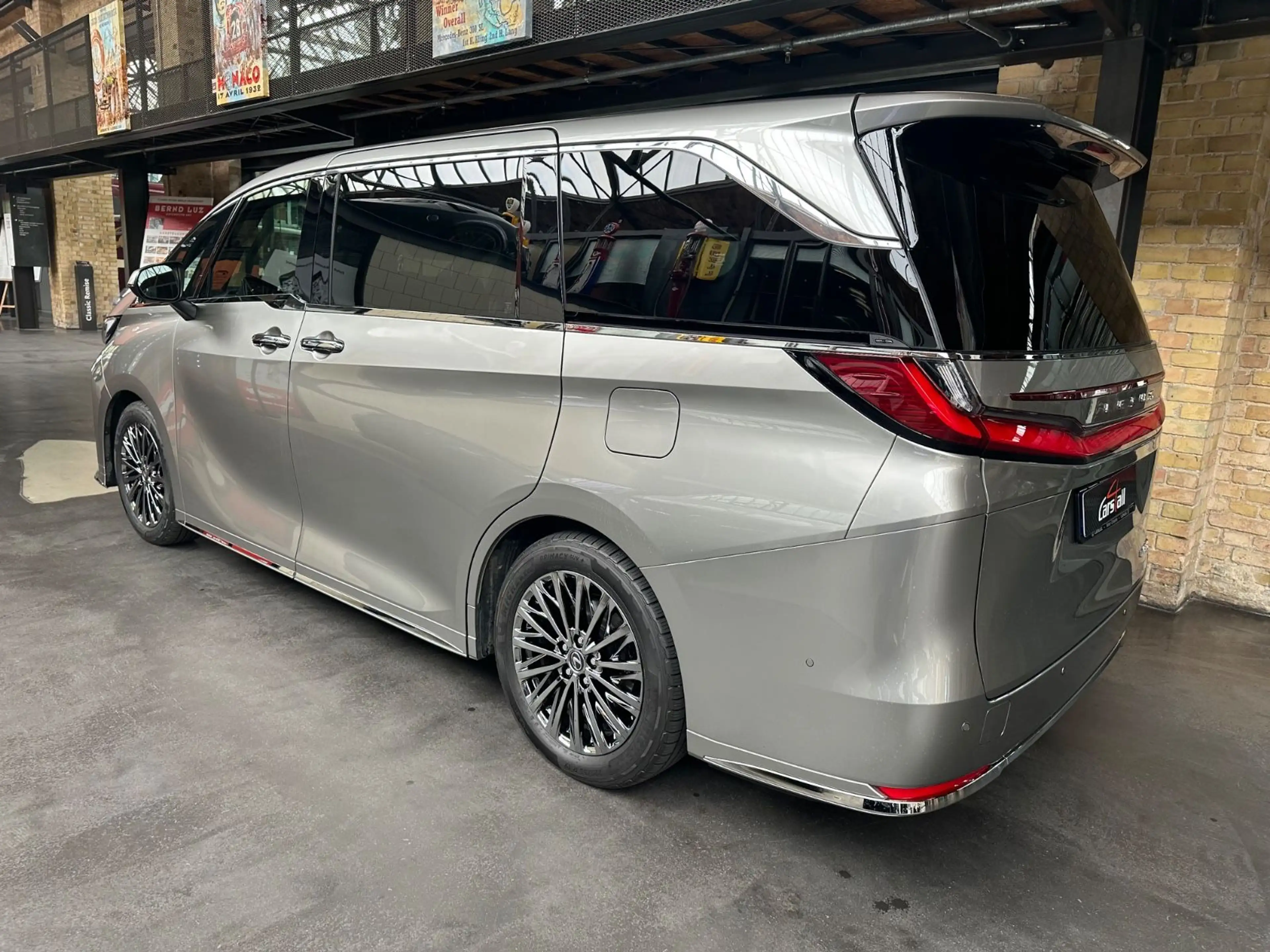 Lexus LM 350 h Executive — photo 8