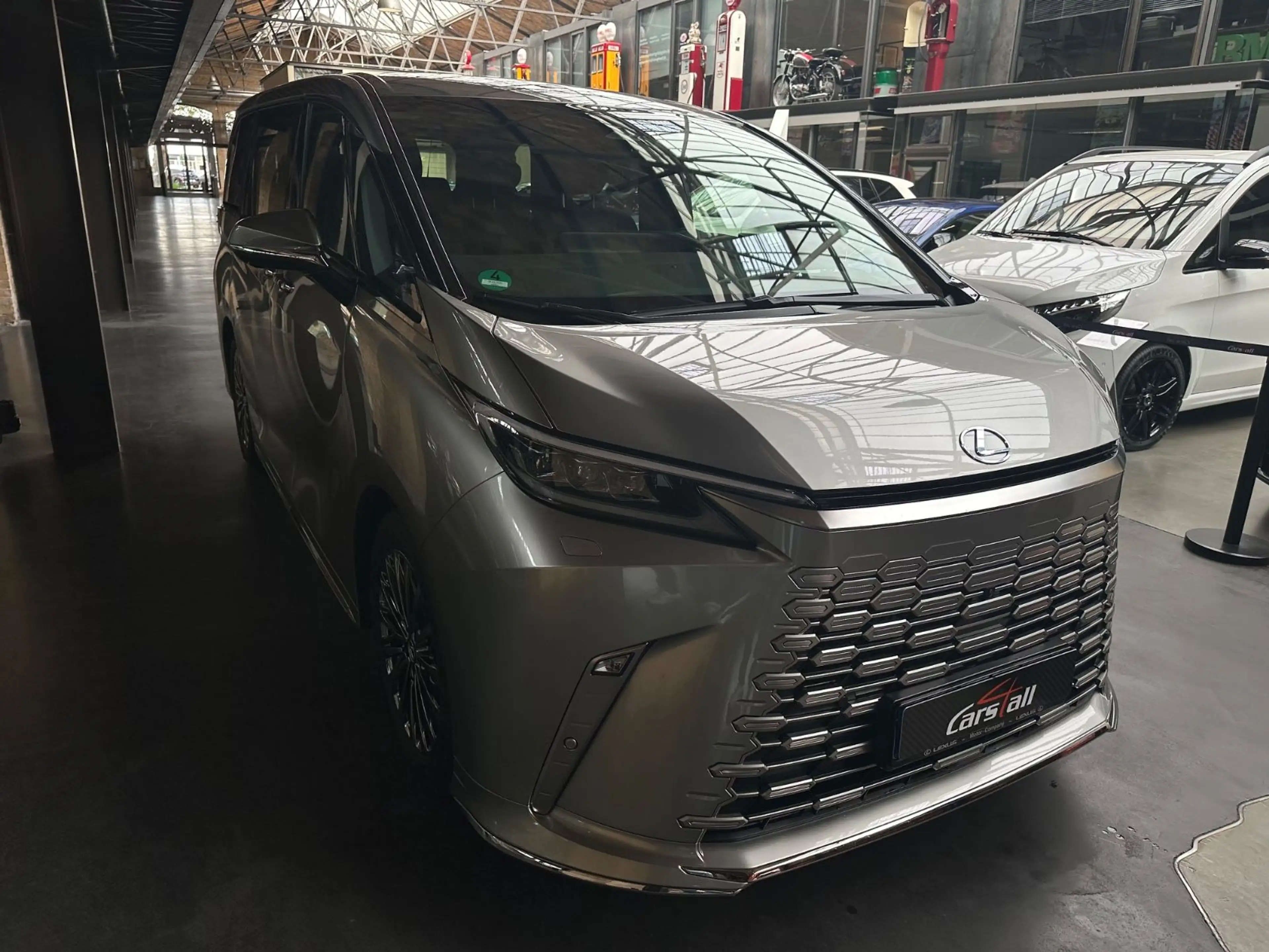 Lexus LM 350 h Executive — photo 4