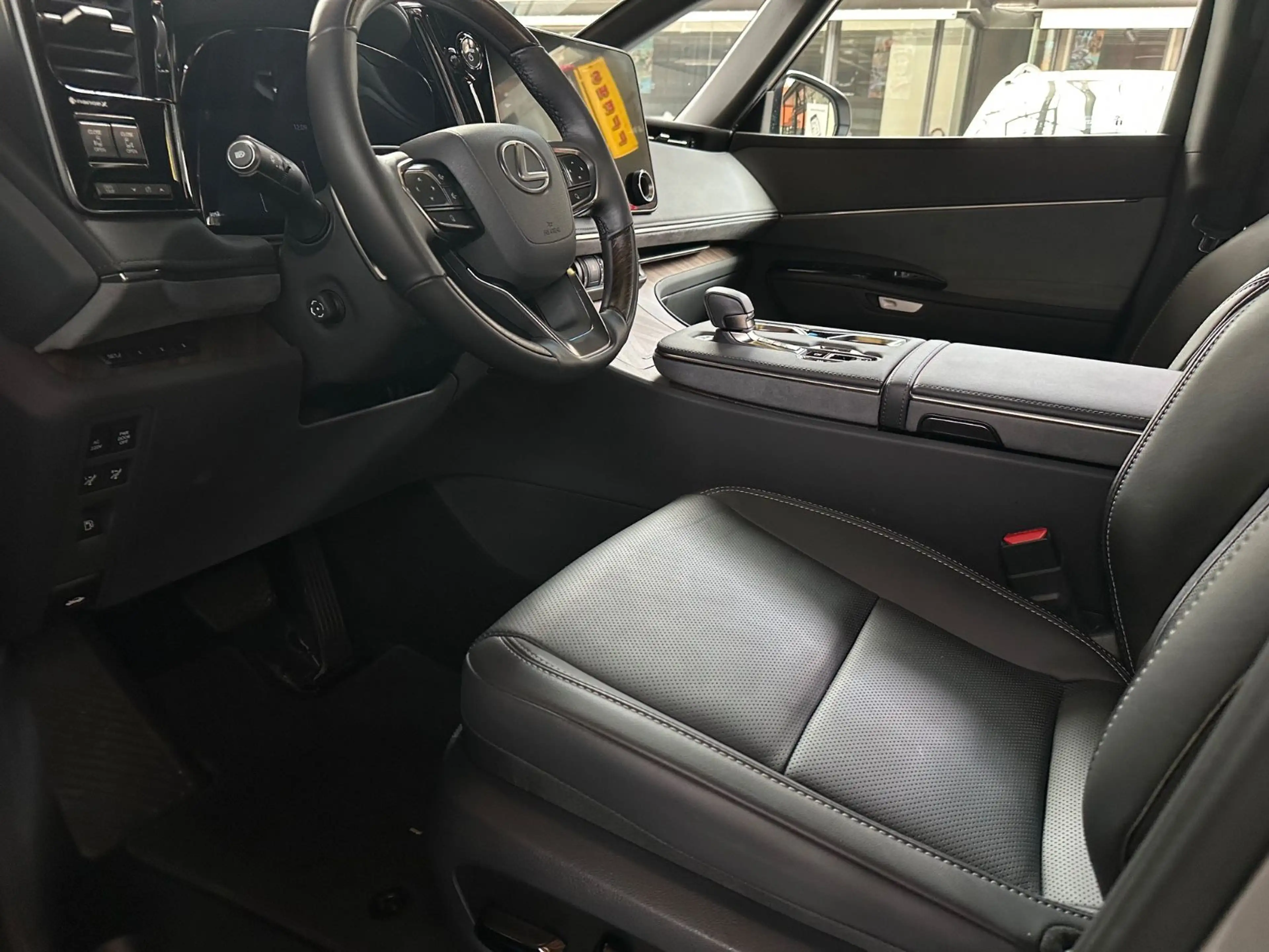 Lexus LM 350 h Executive — photo 15