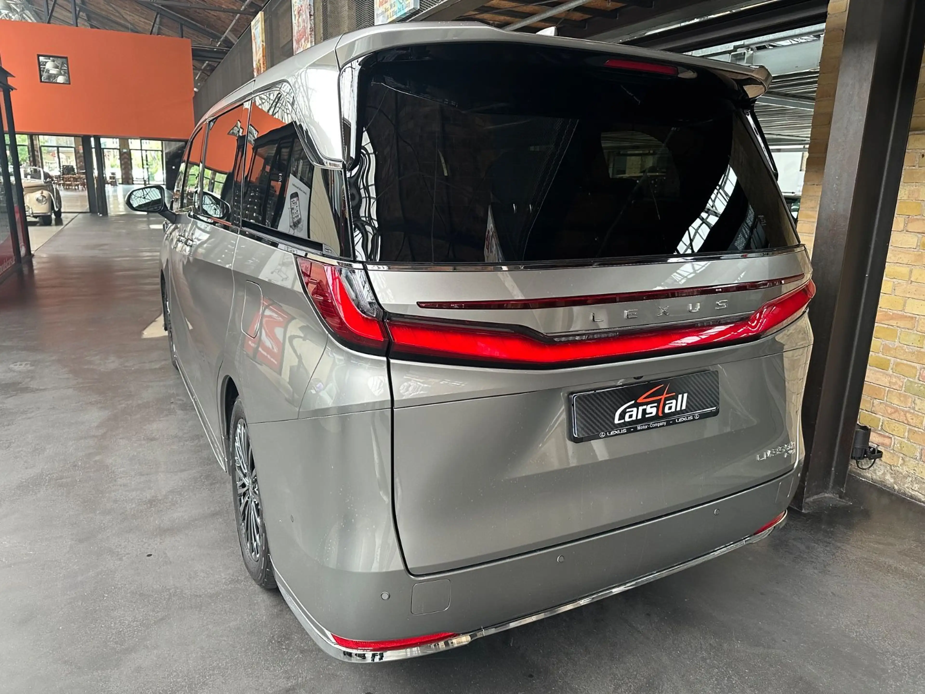 Lexus LM 350 h Executive — photo 9