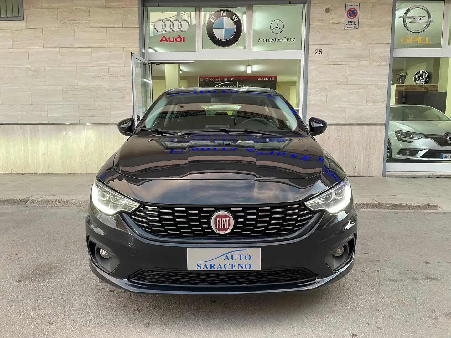 Fiat Tipo 5P. 1.3 mjt 95CV S&S Lounge Nero - 2