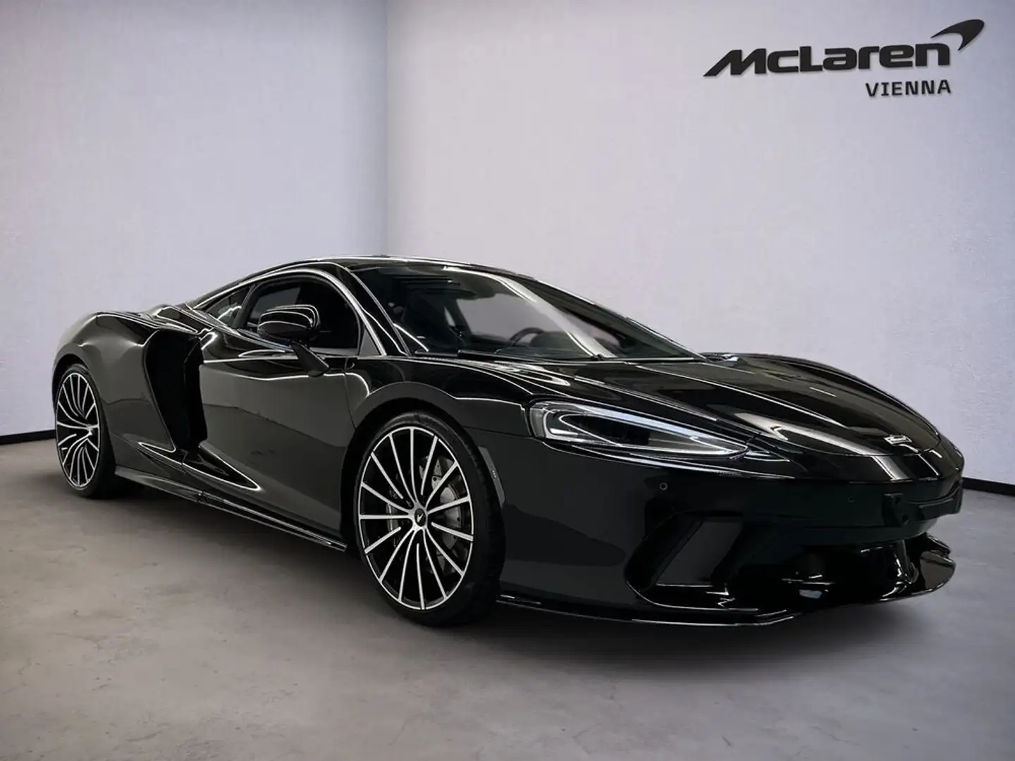 McLaren GT GT / Black Ingot / B&W / Privacy Roof / Luxe Negro - 2