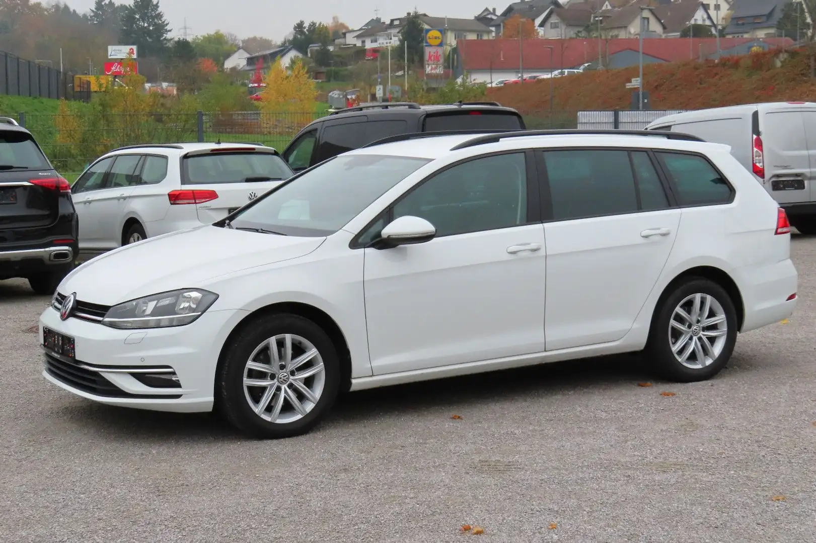 Volkswagen Golf VII 1,6 Comfort Navi Klimaaut Standheiz ACC Weiß - 2