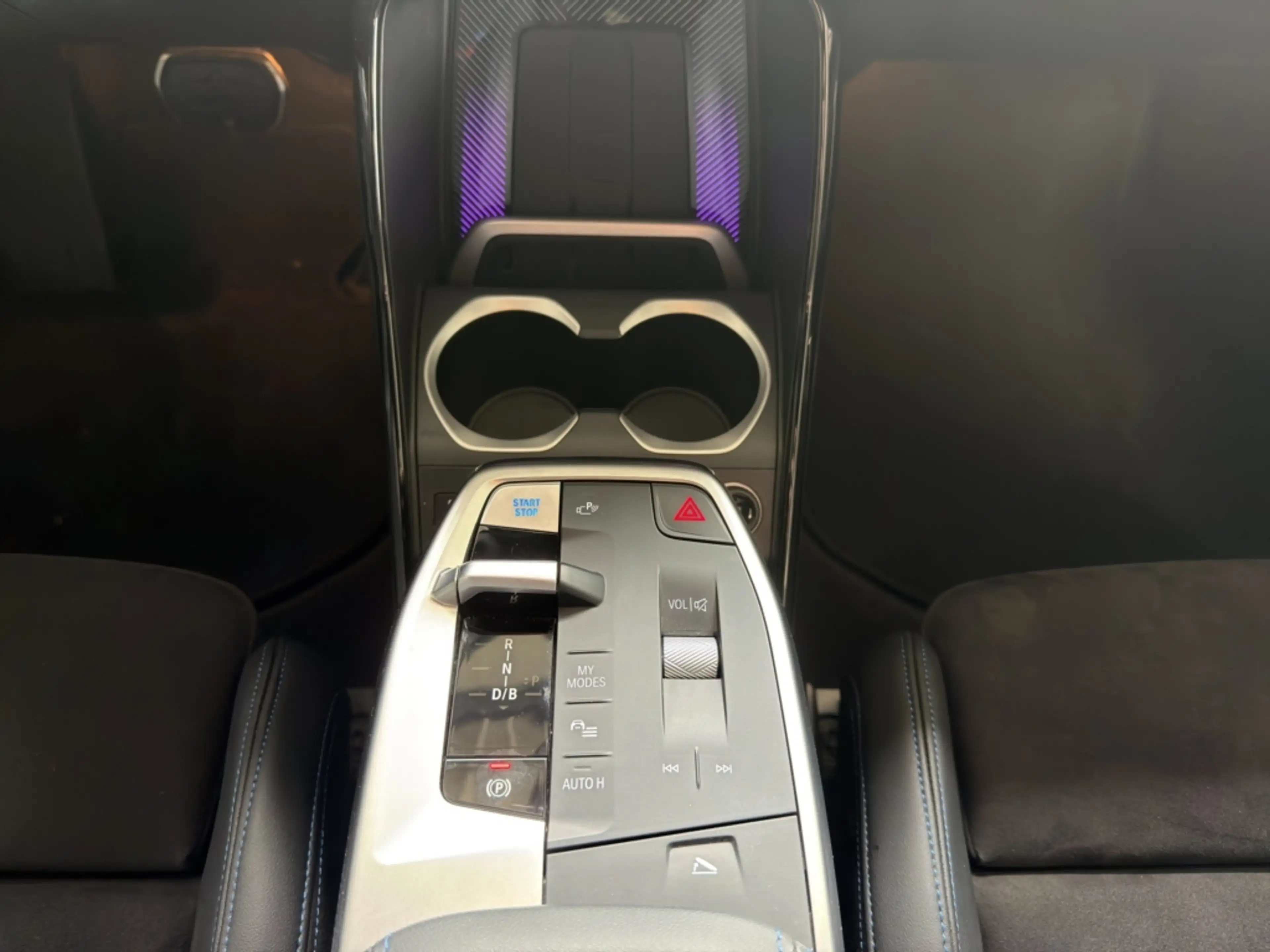 BMW iX2 eDrive20 M SPORT PRO 66.5 kWh M SPORT - HUD - 360° — photo 13