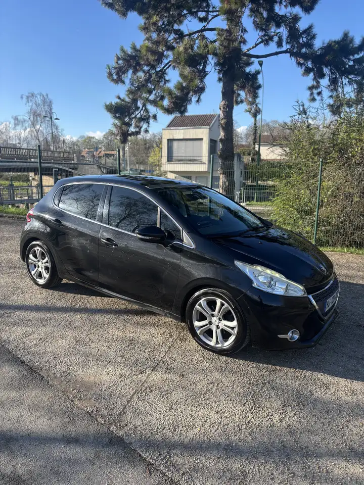 Peugeot 208 1.6 e-HDi 92ch FAP BVM5 Allure
