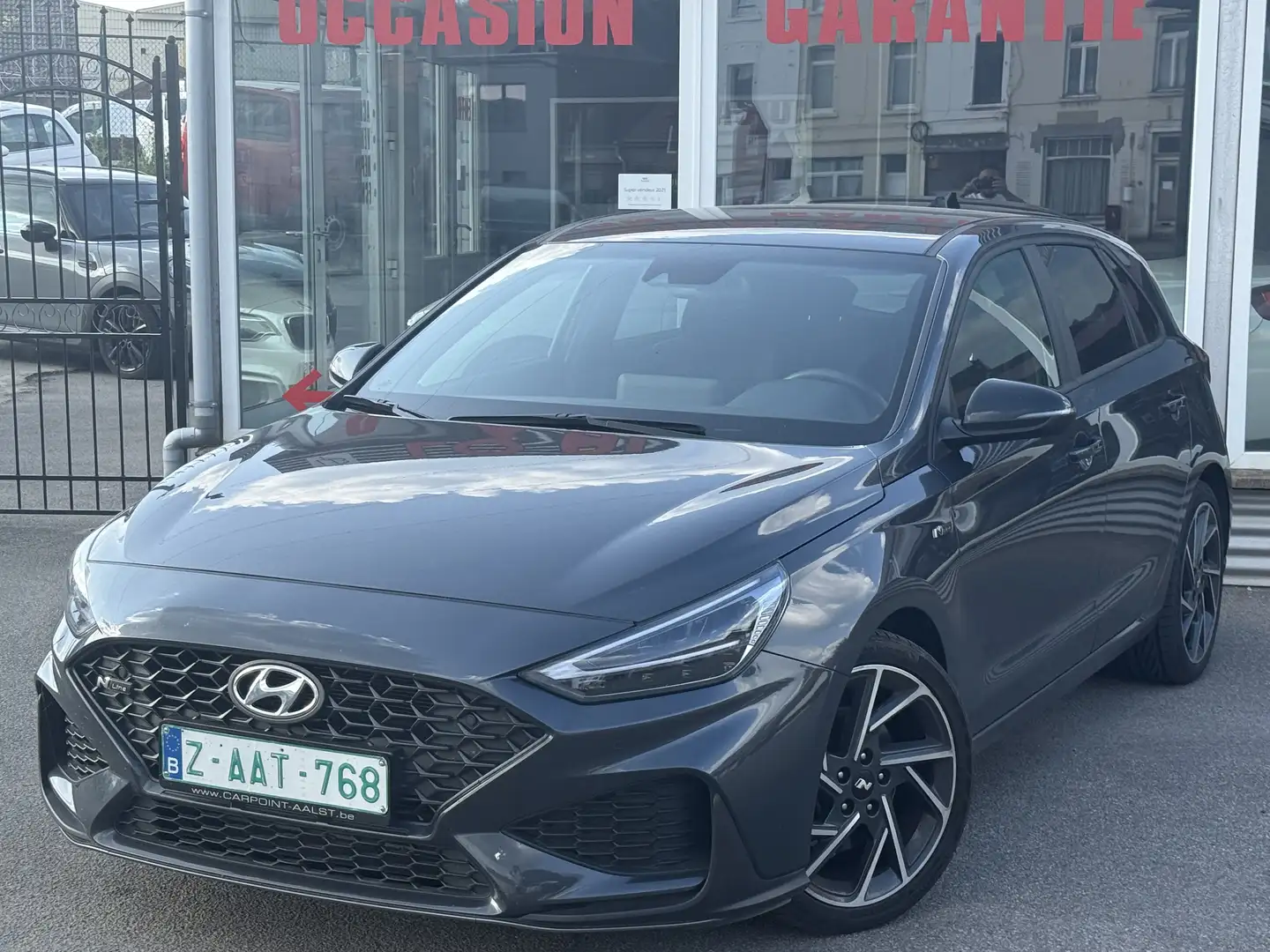 Hyundai i30 Fastback 1.5 T-GDi MHEV Sky N-Line DCT Grau - 1