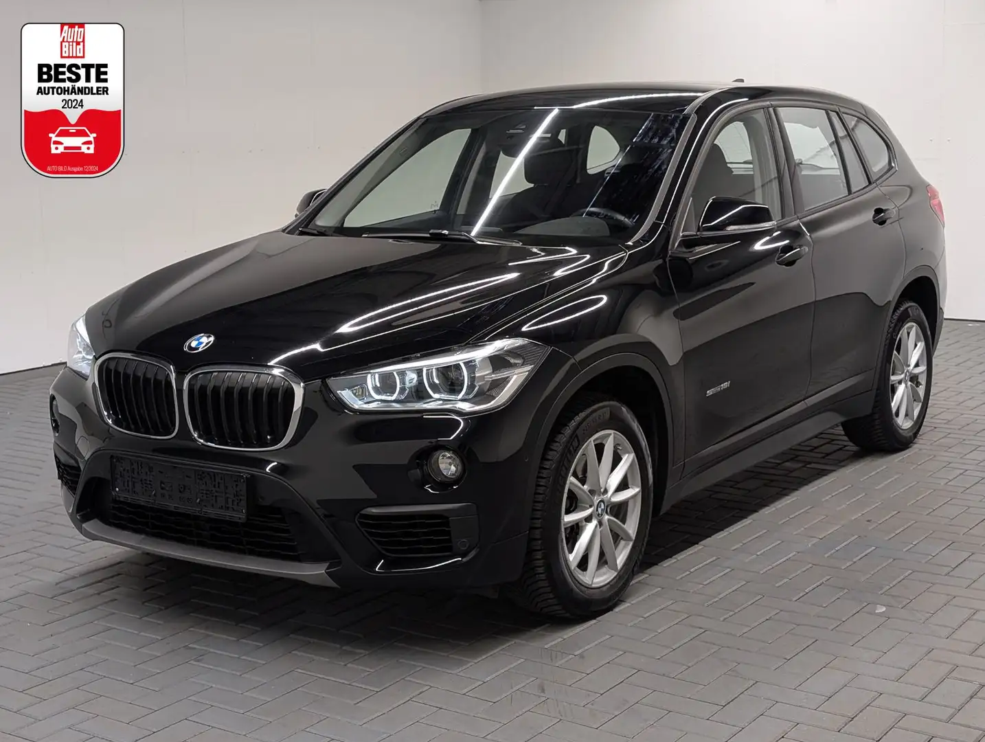 BMW X1 sDrive18i LED/Navi/SHZ/PDC/el.Heck/17 LM Schwarz - 1