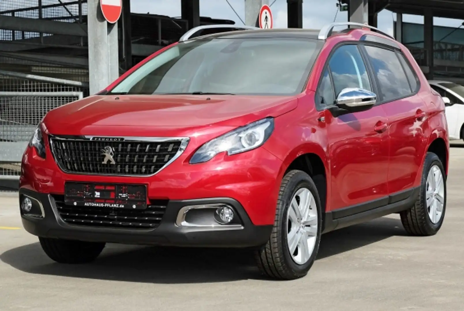 Peugeot 2008 Style 1.2 PureTech 82 5T Rot - 1