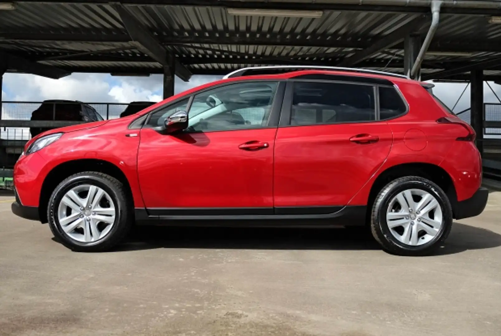 Peugeot 2008 Style 1.2 PureTech 82 5T Rot - 2