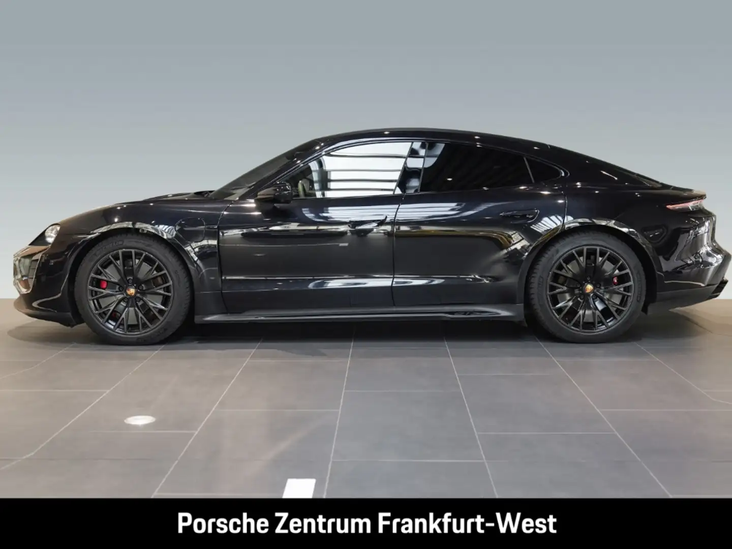 Porsche Taycan GTS Schwarz - 2