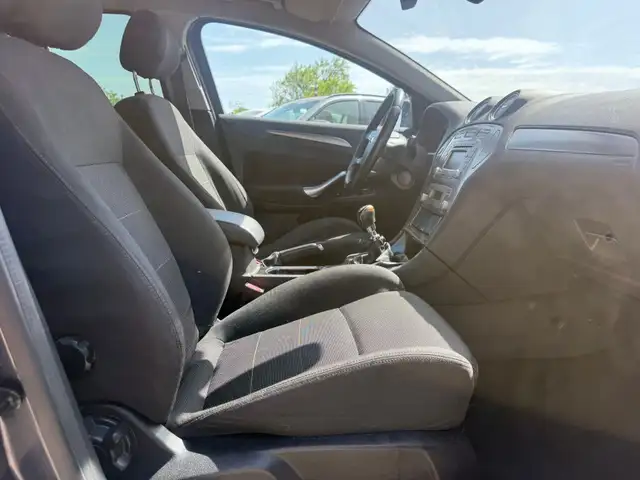 Ford Mondeo view 9