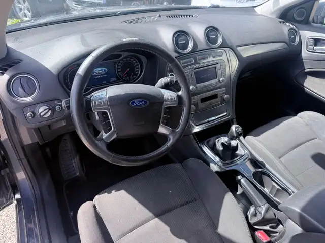Ford Mondeo view 6
