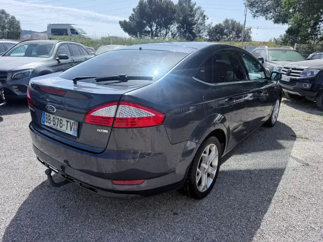 Ford Mondeo view 3