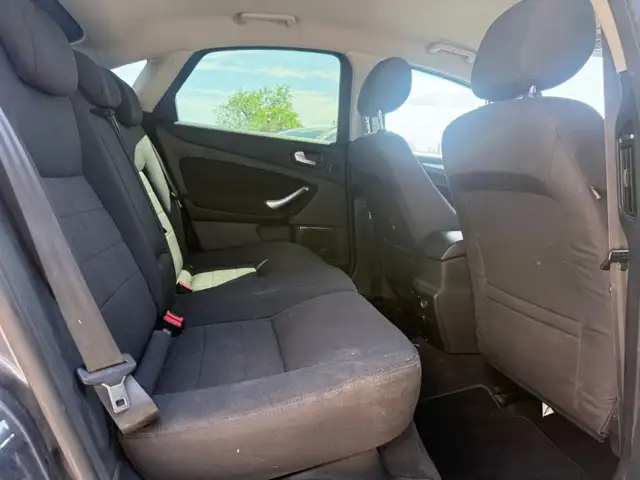 Ford Mondeo view 10