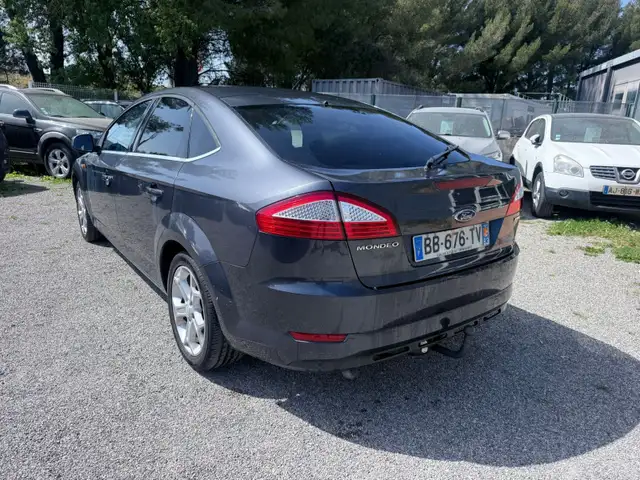 Ford Mondeo view 2