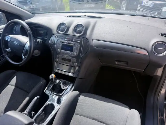 Ford Mondeo view 7