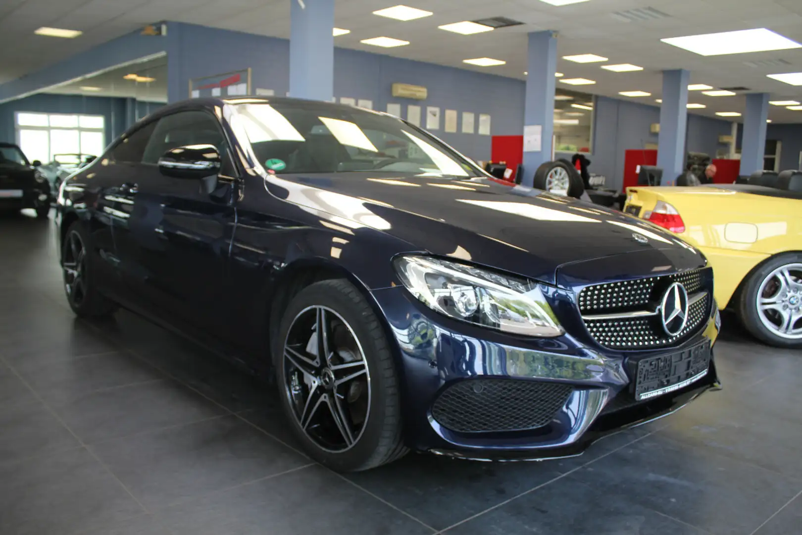 Mercedes-Benz C 250 Coupe 9G-TRONIC AMG Line Blauw - 1