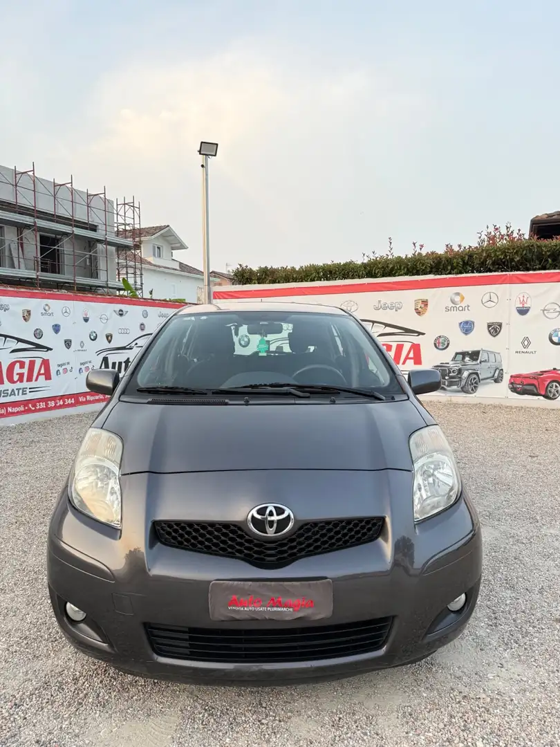 Toyota Yaris 1.0 5 porte Sol Grigio - 2