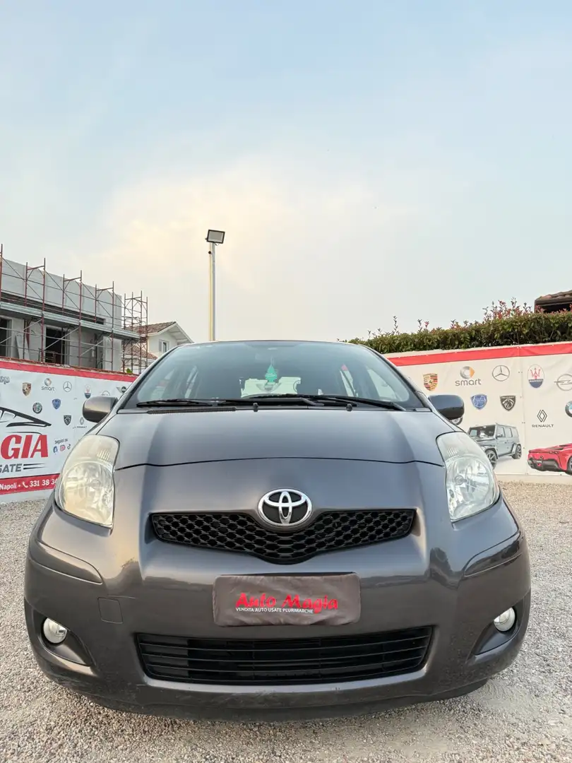 Toyota Yaris 1.0 5 porte Sol Grigio - 1
