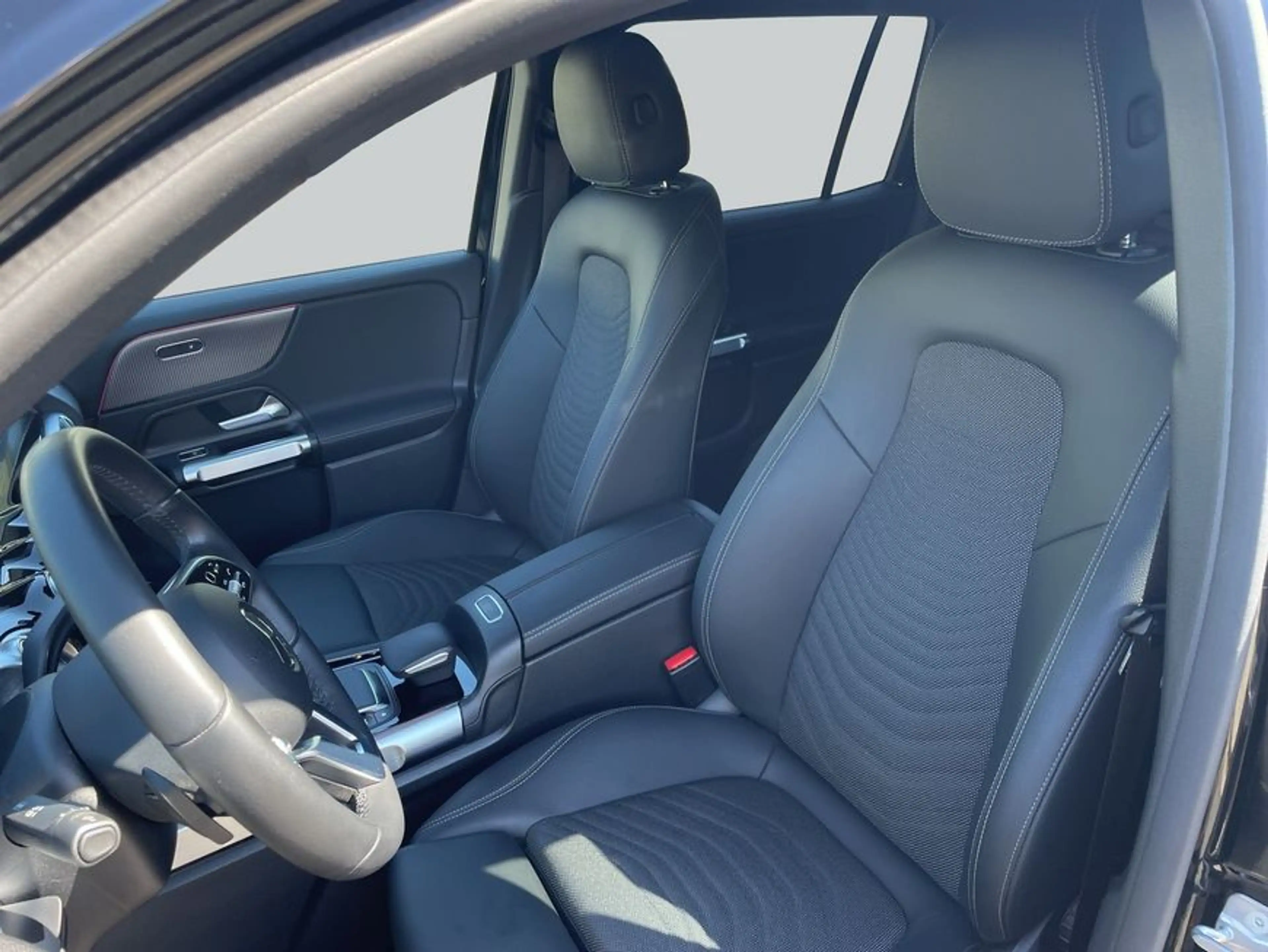 Mercedes-Benz EQB 250 EQB — photo 10
