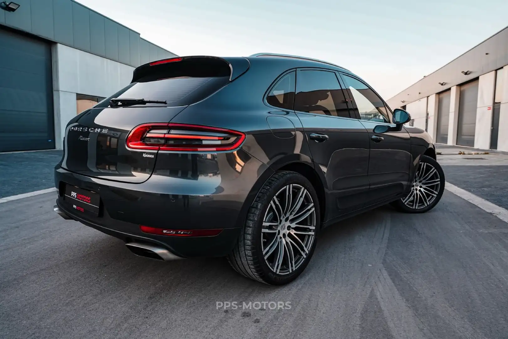 Porsche Macan 2.0 Turbo | Luchtvering | Camera | Porsche Service Bronz - 2