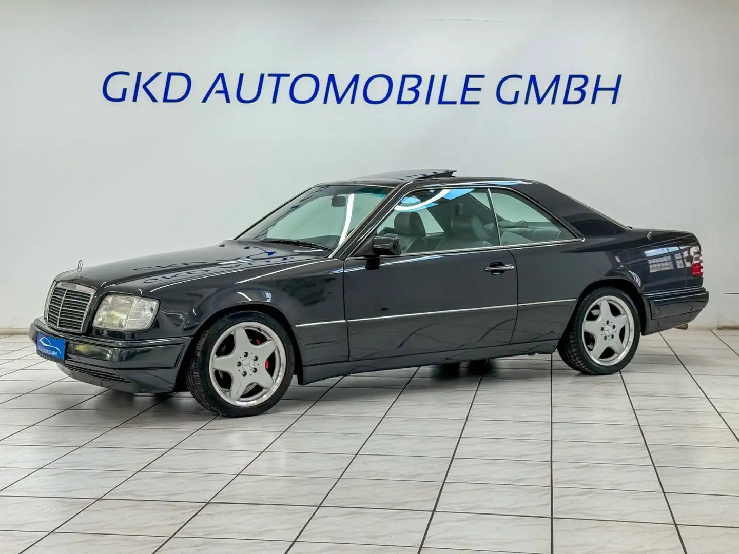 Mercedes-Benz 320 CE*W124*Automatik*H-Zulassung*Schiebedach* Noir - 1