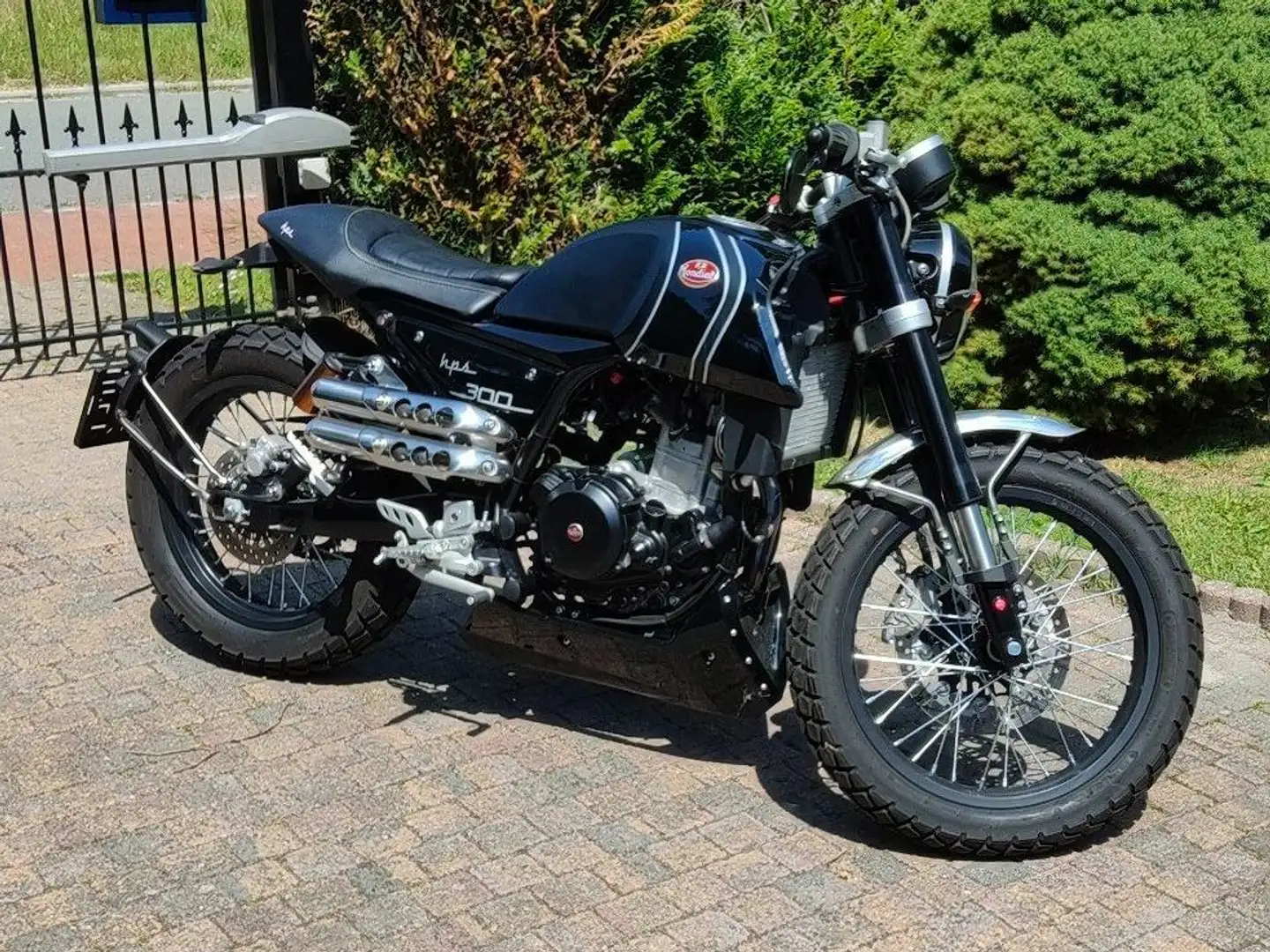 Mondial HPS 300i Cafe Racer Zwart - 1