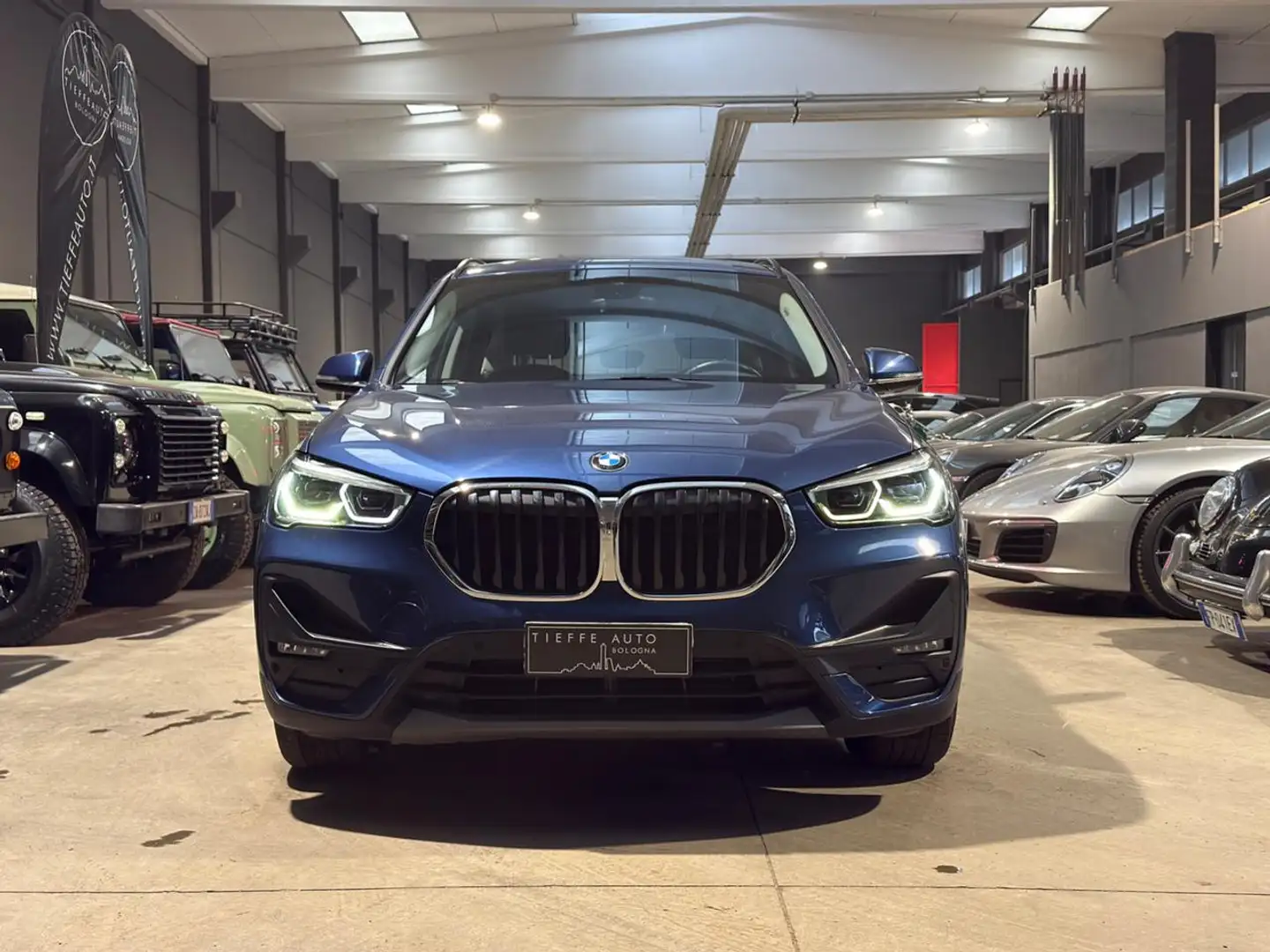 BMW X1 sDrive16d Blau - 2