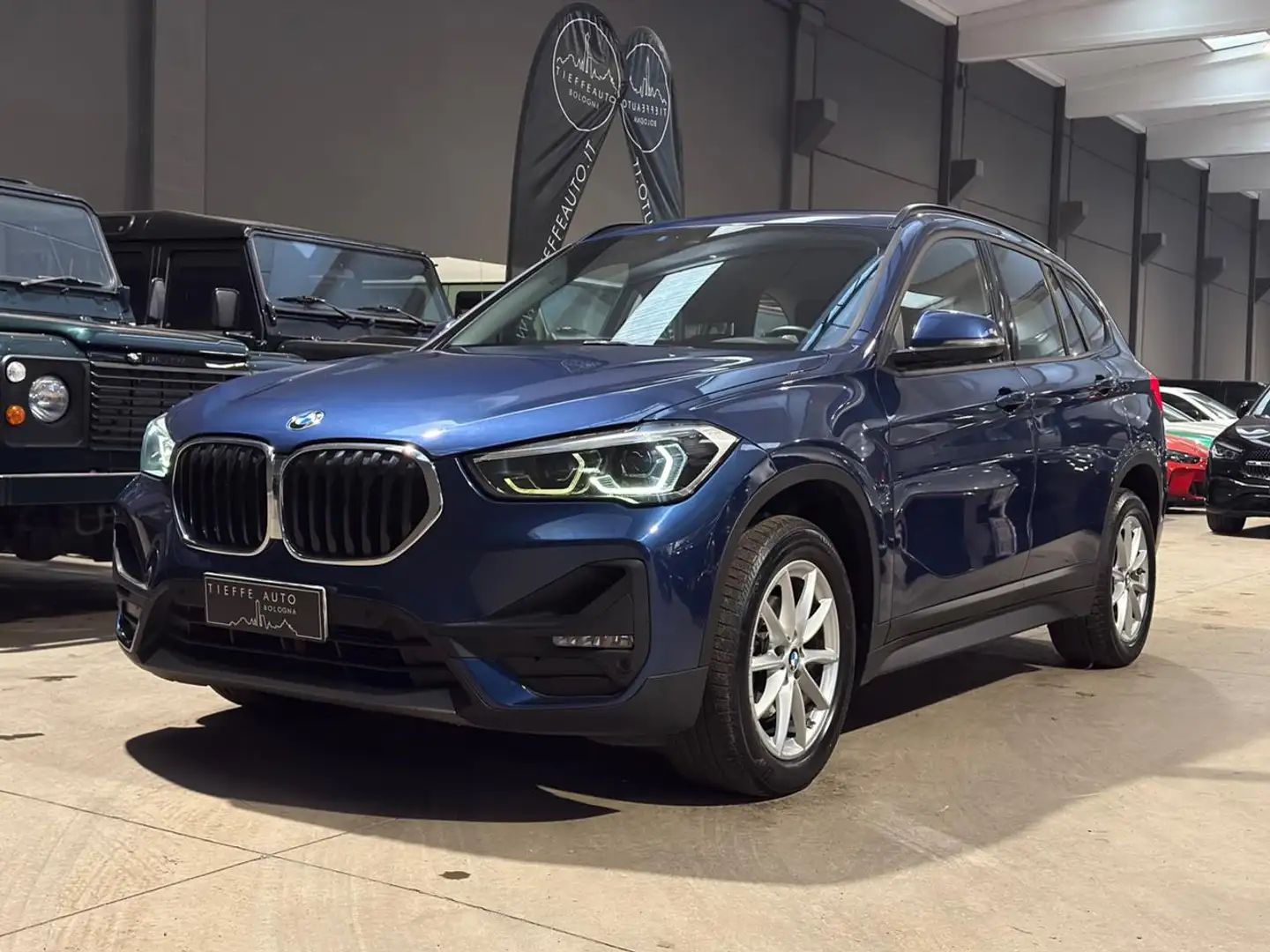 BMW X1 sDrive16d Blau - 1
