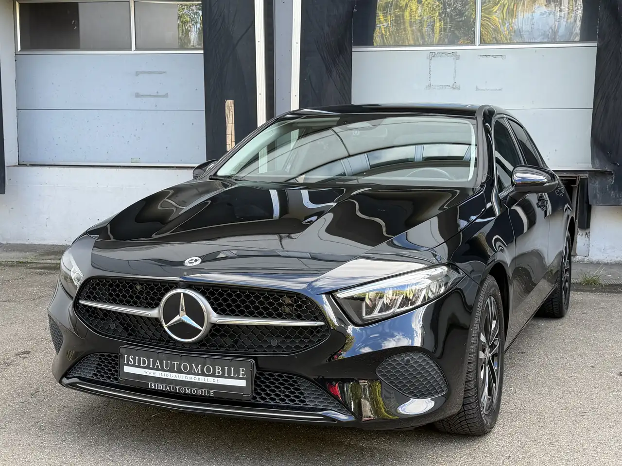 Mercedes-Benz A 180 Progressive LED MBUX Sitzheizung Rü-Kamera — photo 1 of 37