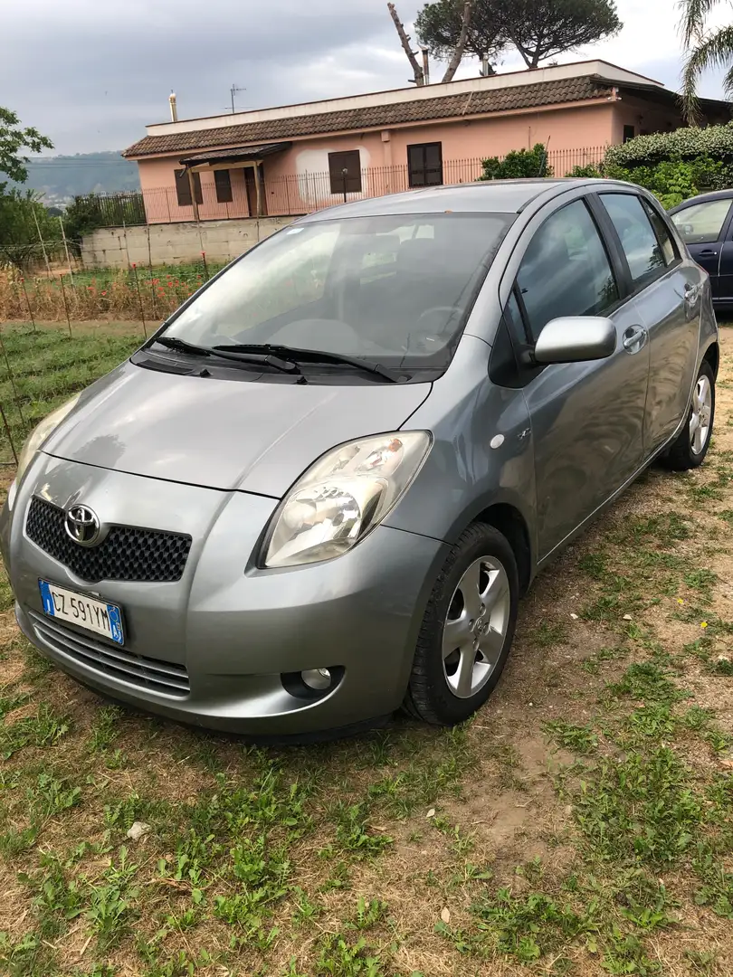 Toyota Yaris Yaris 5p 1.4 d-4d Sol m-mt Grigio - 1