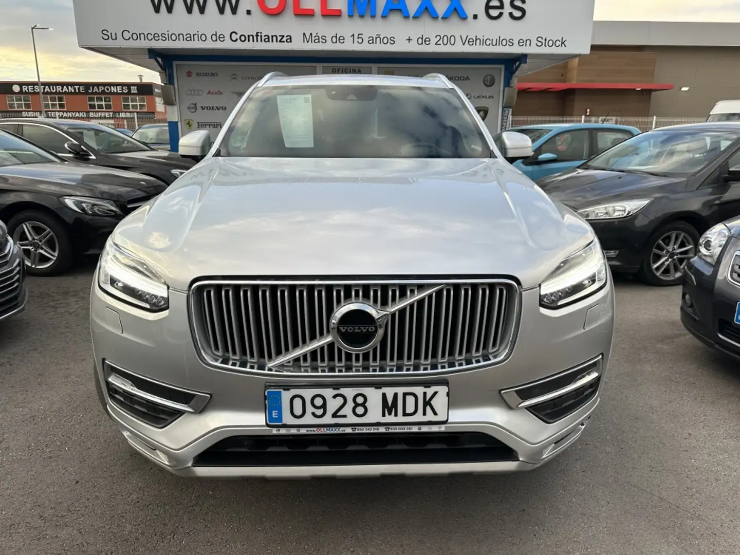 Volvo XC90 D5 Momentum AWD 225 Aut. Plateado - 2