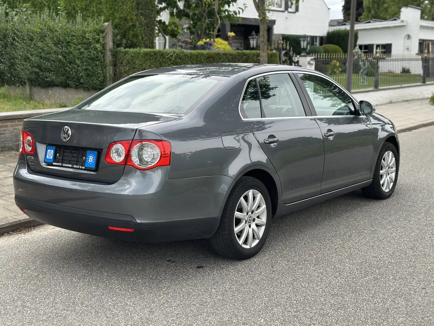 Volkswagen Jetta 1.6i premier propriétaire - prêt à immatriculer Gris - 2