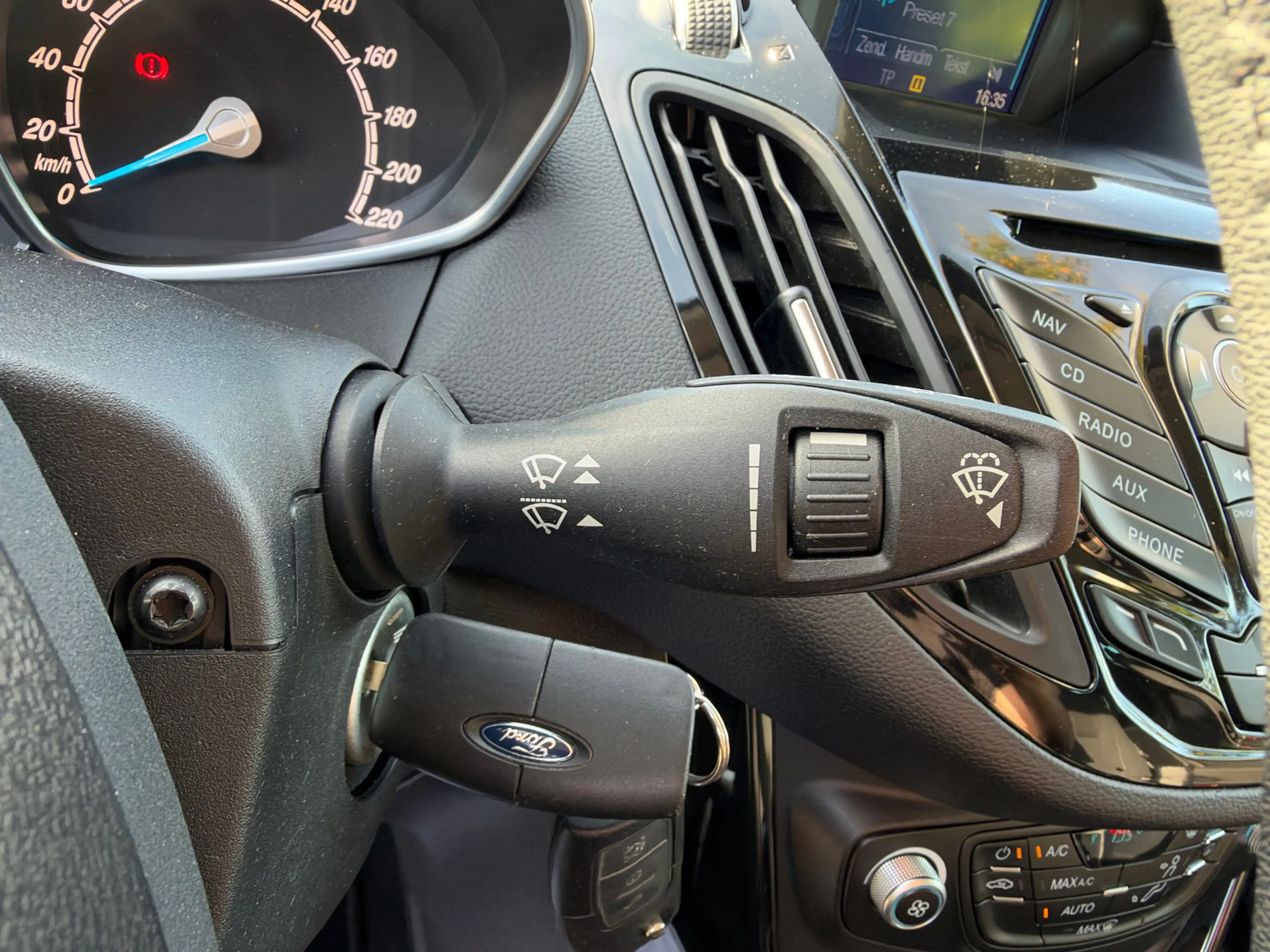 Ford B-Max 1.0 EcoBoost Titanium — photo 22