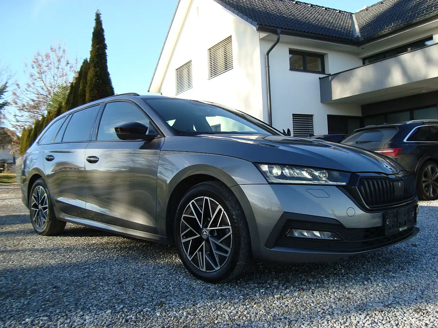 Skoda Octavia Combi 2,0 TDI DSG Sport-Paket Mod 23 !! Grau - 1