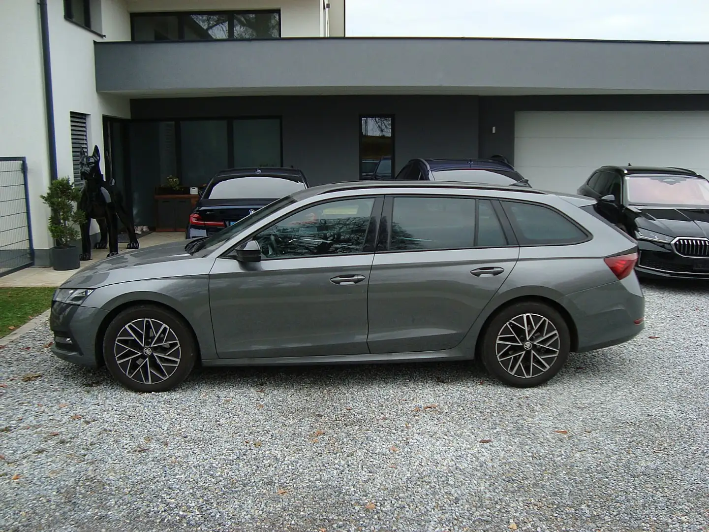 Skoda Octavia Combi 2,0 TDI DSG Sport-Paket Mod 23 !! Grijs - 1