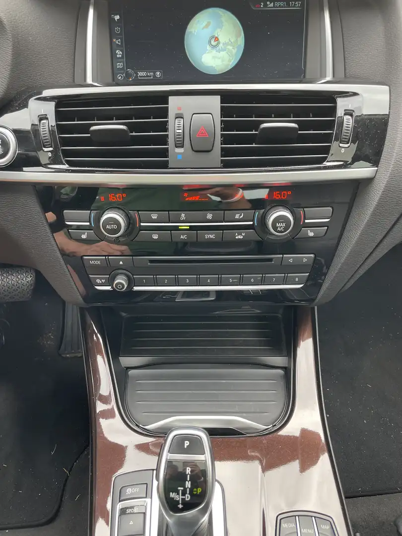 BMW X4 xDrive30d Aut. xLine, SSD, El. AHK, HUD, Leder Schwarz - 2