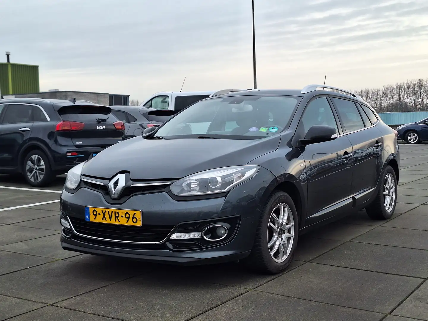 Renault Megane €4950,-1.2 TCe Bose Navi Trekhaak E5 6V 11/2014 Gris - 1