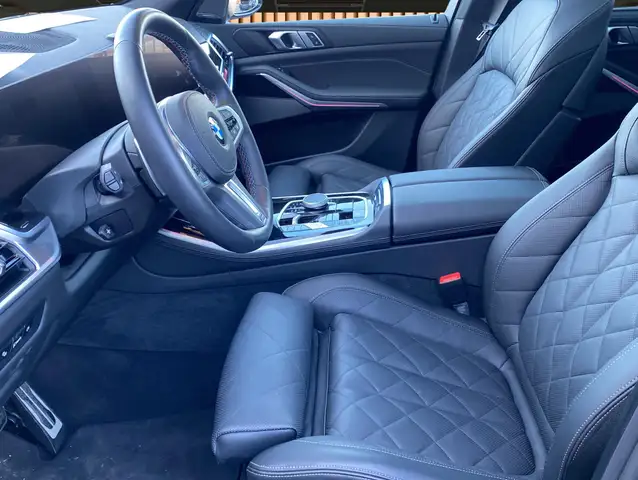 BMW X5 X5 M view 4